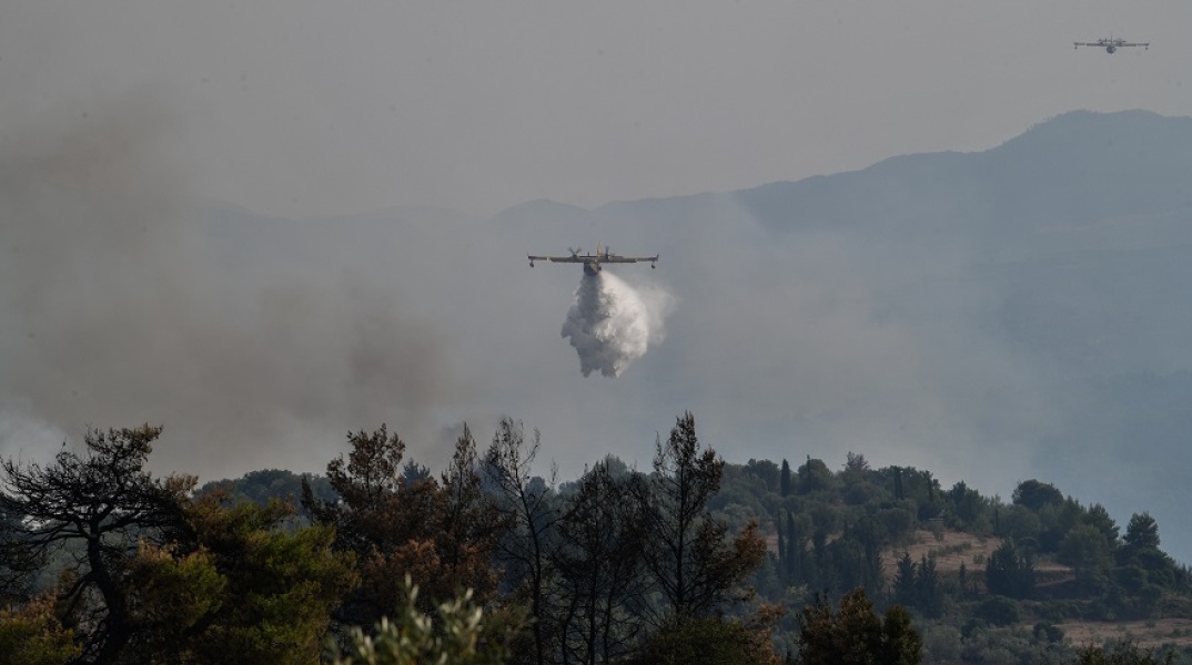 Στιγμιότυπο από την επιχείρηση εναέριων μέσων στη Γορτυνία