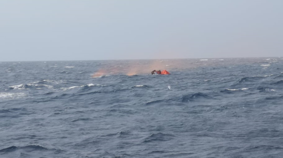 Βυθίστηκε θαλαμηγός στη Μήλο: Η επιχείρηση διάσωσης των 18 επιβαινόντων