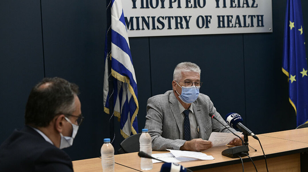 Χαράλαμπος Γώγος και Βασίλης Κοντοζαμάνης στην ενημέρωση για τον κορωνοϊό από το Υπουργείο Υγείας