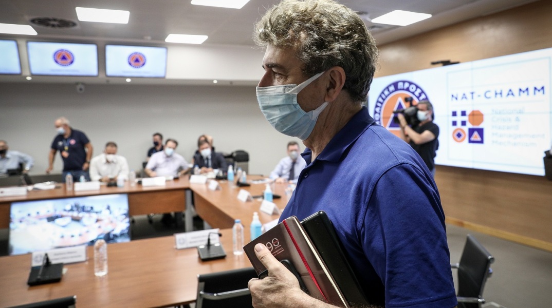 Έκτακτη σύσκεψη στο Κέντρο Επιχειρήσεων της Πολιτικής Προστασίας στο κτίριο Φάρος, υπό τον Υπουργό Προστασίας του Πολίτη, Μιχάλη Χρυσοχοΐδη