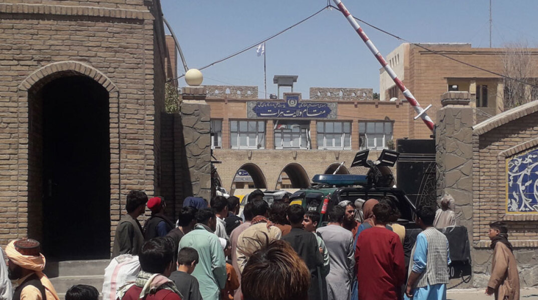 Ταλιμπάν εισβάλουν στο αρχηγείο της αστυνομίας στην πόλη Χεράτ