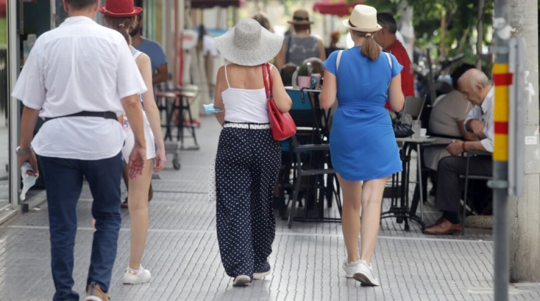 Καύσωνας στο κέντρο της Αθήνας © EUROKINISSI