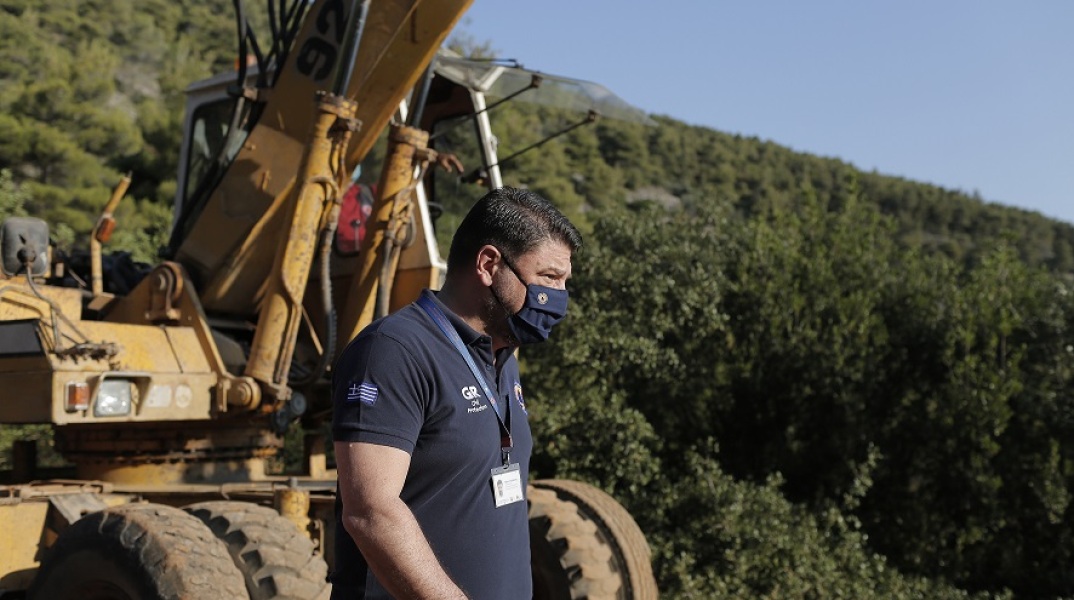 Ο υφυπουργός Πολιτικής Προστασίας Νίκος Χαρδαλιάς επιβλέπει τις εργασίες καθαρισμού και απομάκρυνσης εύφλεκτης ύλης ενόψει της έναρξης της αντιπυρικής περιόδου στη δασική έκταση του Υμηττού, Τετάρτη 7 Ιουλίου, 2021