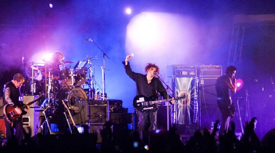 Στιγμιότυπο από τη συναυλία των The Cure στην Αθήνα, τον Σεπτέμβριο του 2005