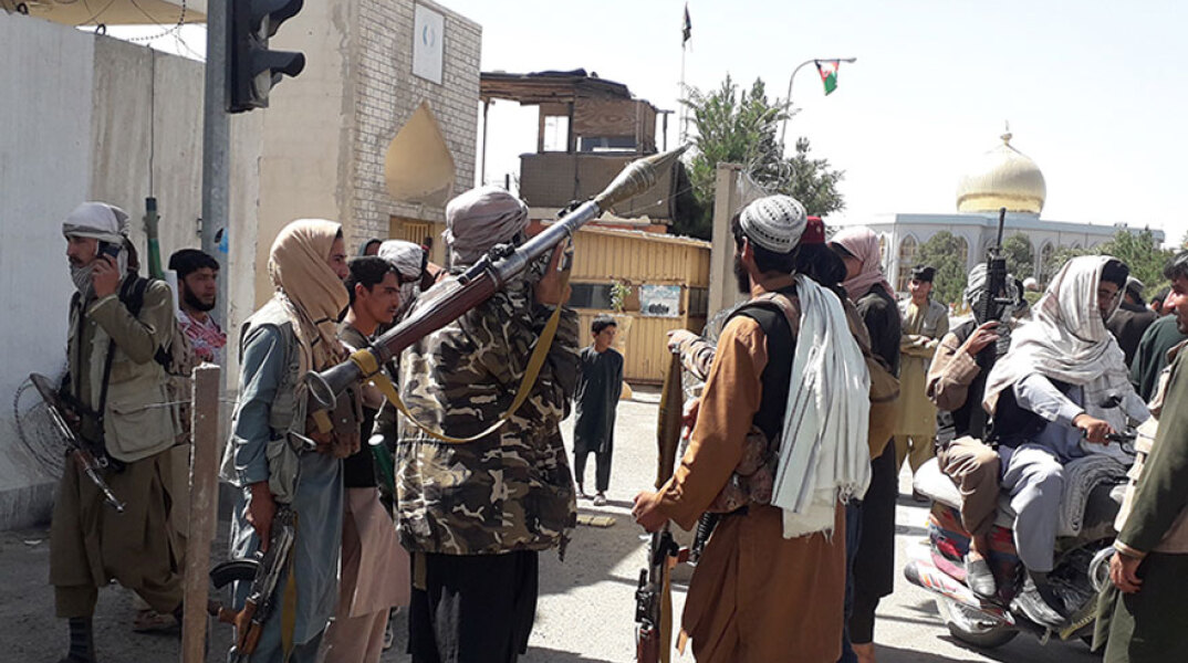 Οι Ταλιμπάν στο Αφγανιστάν καταλαμβάνουν τη μία πόλη μετά την άλλη και απειλούν την Καμπούλ