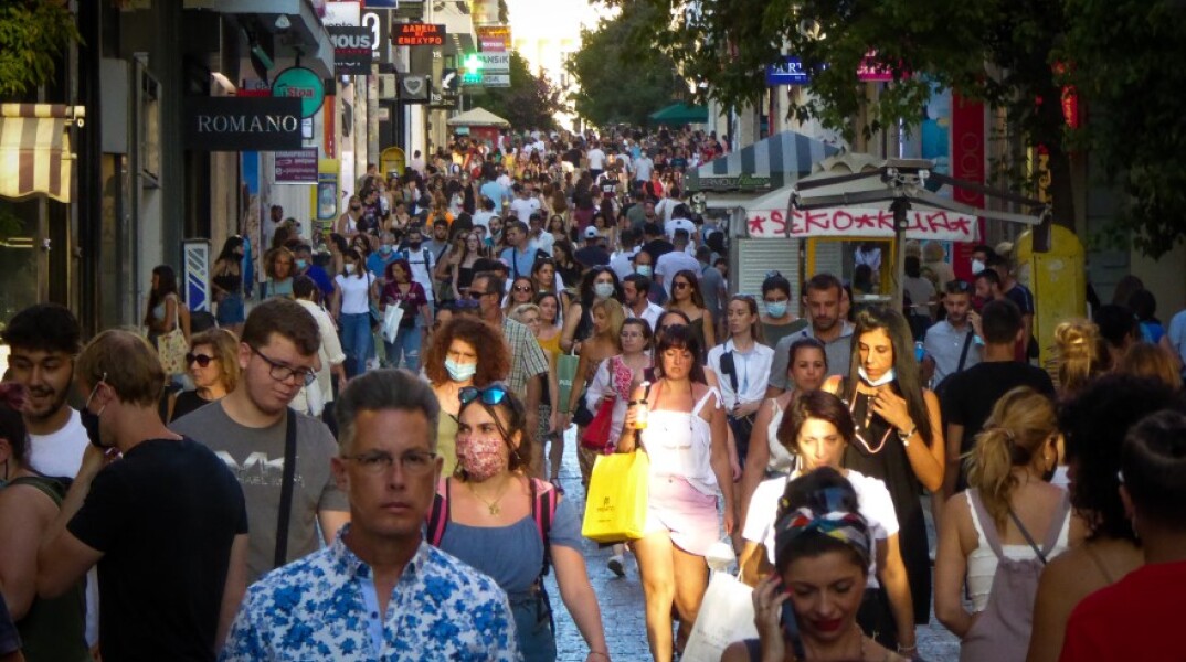 Κόσμος στην Ερμού © EUROKINISSI / ΚΟΝΤΑΡΙΝΗΣ ΓΙΩΡΓΟΣ 