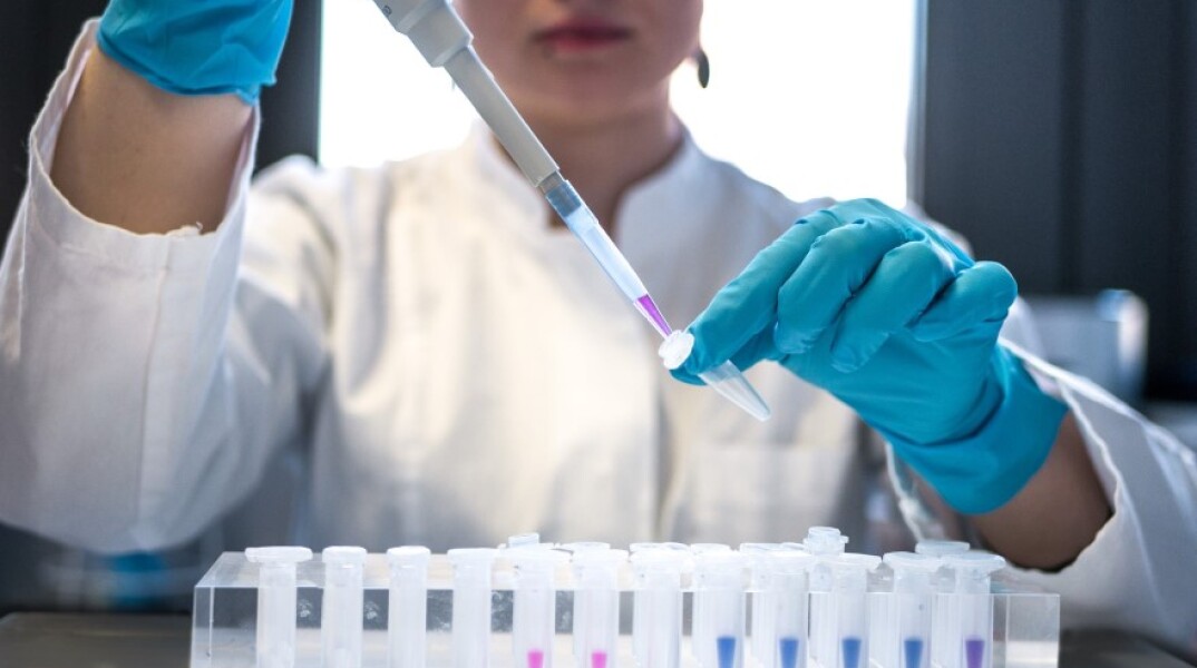 Μικροβιολογικό εργαστήρι - Οι υγειονομικές αρχές ενημερώθηκαν από το Ινστιτούτο Παστέρ για κρούσμα της νόσου που προκαλεί ο ιός Έμπολα σε 18χρονη © UNSPLASH