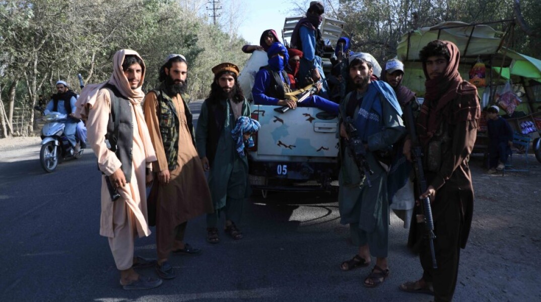 Υπάρχουν αναφορές ότι το αεροδρόμιο του Αφγανιστάν δέχεται πυρά ανακοίνωσε η πρεσβεία της Αμερικής στη Καμπούλ © EPA / 	STRINGER