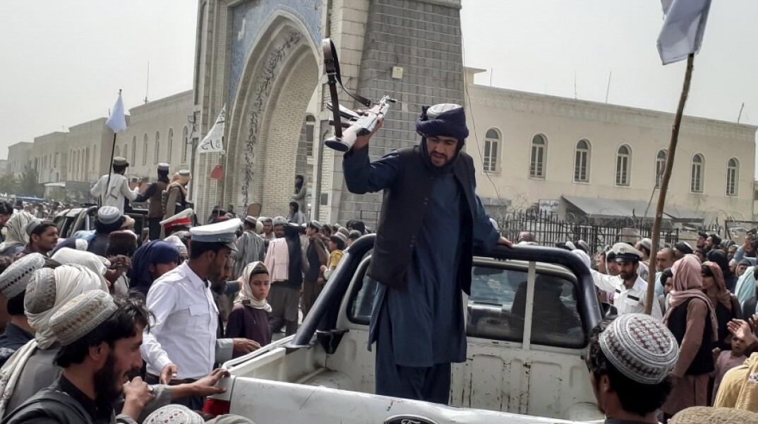 Αφγανιστάν: Υπό κατάρρευση η κυβέρνηση - Εκκενώνονται πρεσβείες © EPA / STRINGER