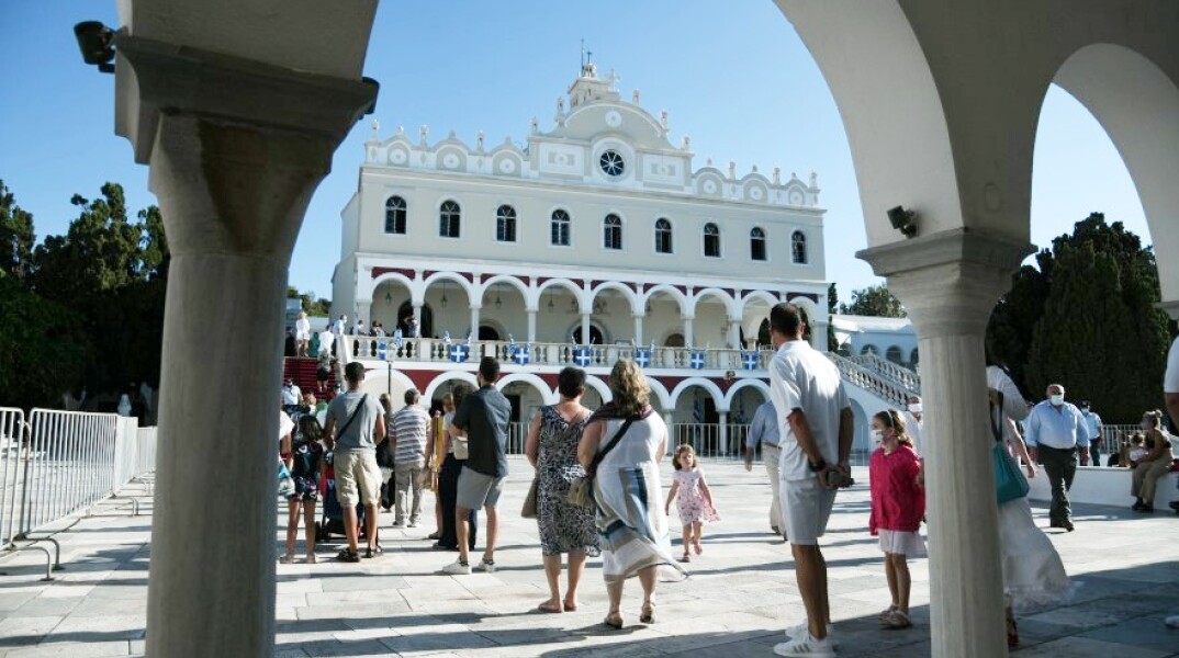 Αυστηρά μέτρα για τον κορωνοϊό και φέτος στην Τήνο © EUROKINISSI
