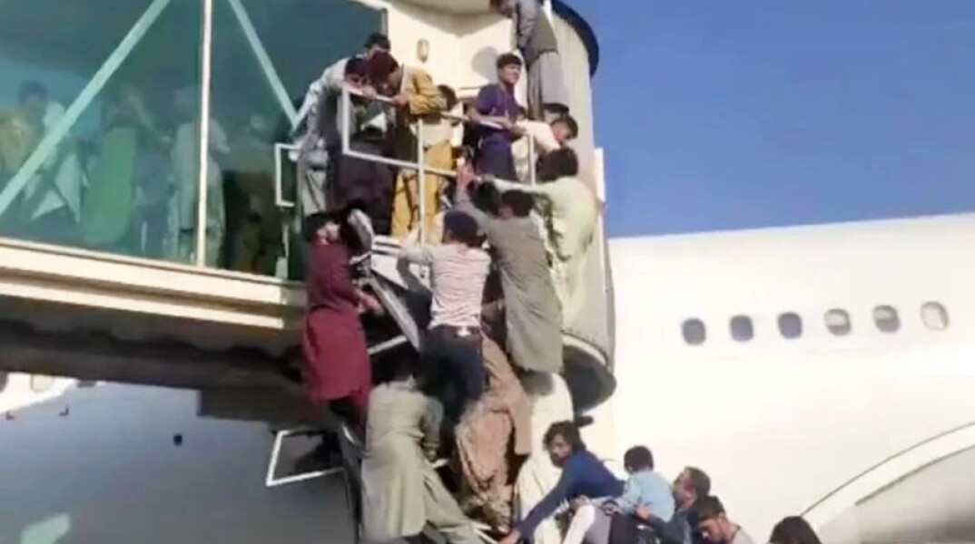 Χάος στο αεροδρόμιο της Καμπούλ στο Αφγανιστάν
