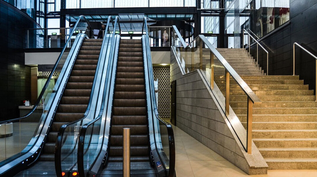 Εμπορικό κέντρο (ΦΩΤΟ ΑΡΧΕΙΟΥ) - Υγειονομικό πάσο έδειξαν καταναλωτές στη Γαλλία για να μπουν σε mall