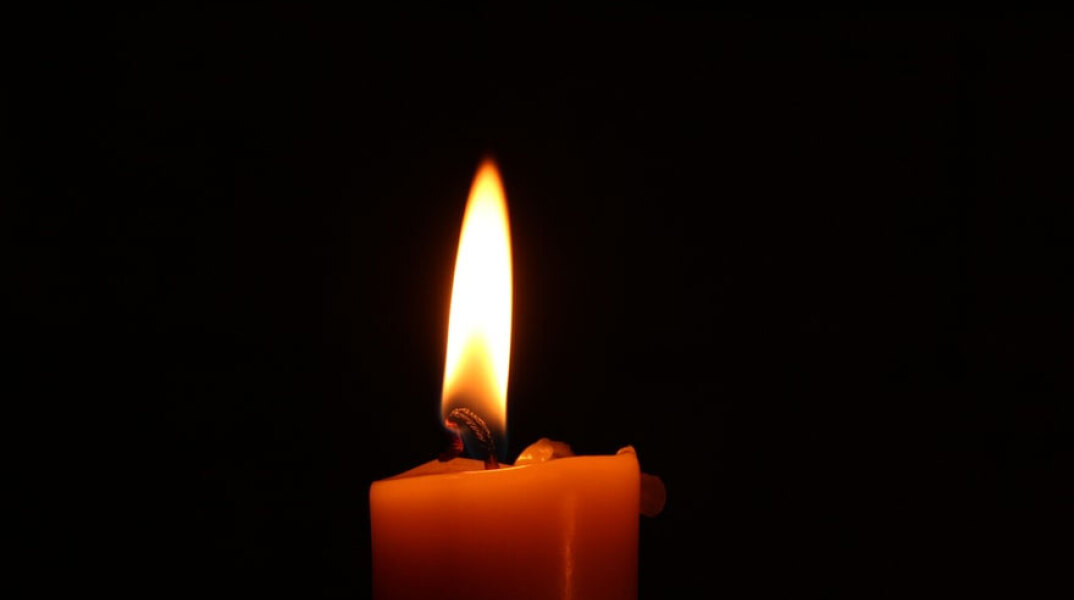 Αναμένο κερί (ΦΩΤΟ ΑΡΧΕΙΟΥ) - Πέθανε ο στιχουργός Τάσος Σαμαρτζής, ο οποίος έγραψε τους στίχους στο τραγούδι «Ίσως φταίνε τα φεγγάρια»