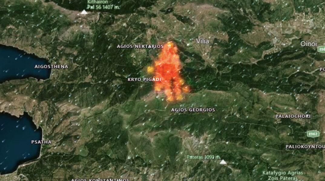 Η φωτιά στα Βίλια, όπως φαίνεται από δορυφόρο μέσω της εφαρμογής Zoom Earth