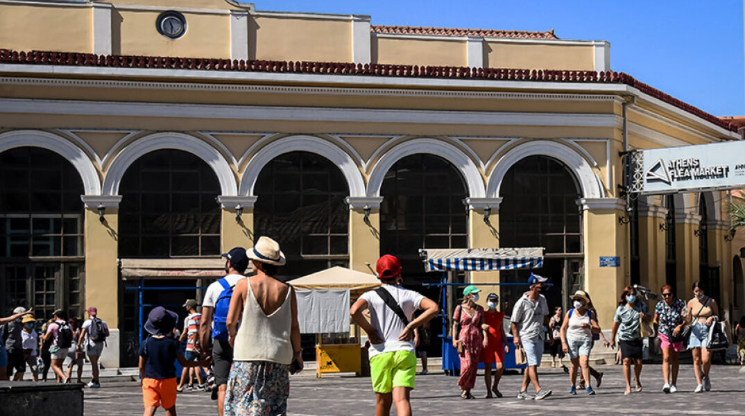Πολίτες στο Μοναστηράκι (ΦΩΤΟ ΑΡΧΕΙΟΥ) - Τα κρούσματα σήμερα Τρίτη 17 Αυγούστου 2021 ανακοίνωσε ο ΕΟΔΥ