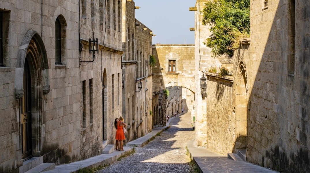 H παλιά πόλη της Ρόδου © UNSPLASH