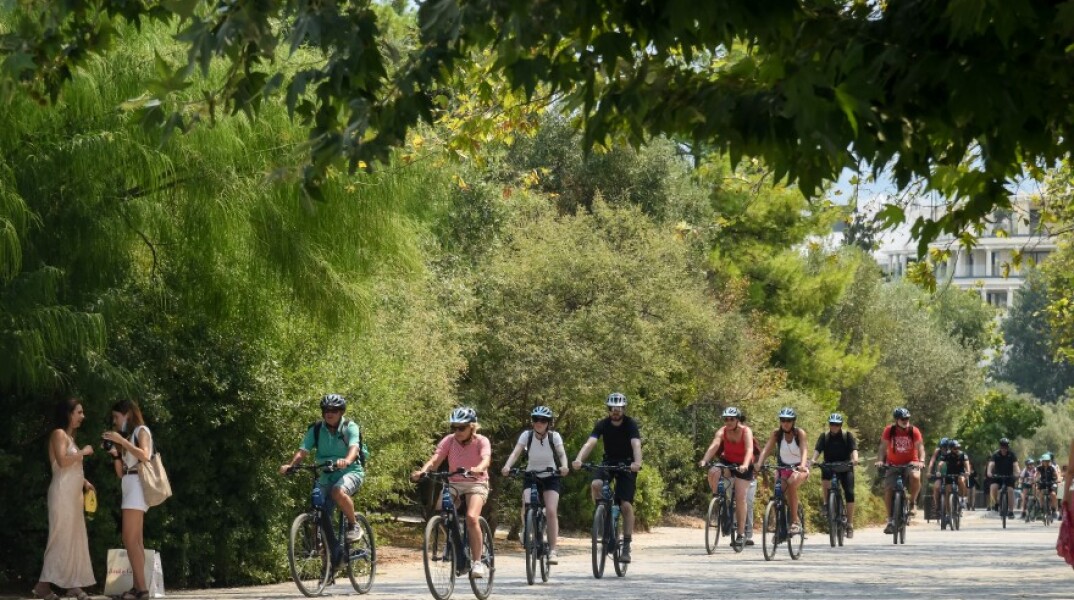 Ποδηλάτες στο κέντρο της Αθήνας © EUROKINISSI