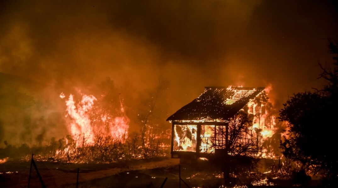 Φωτιά στα Βίλια © EUROKINISSI / ΜΙΧΑΛΗΣ ΚΑΡΑΓΙΑΝΝΗΣ