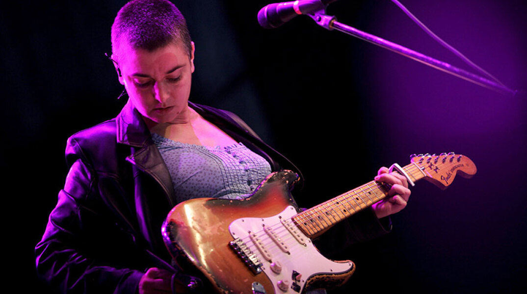 Η Sinead O'Connor δηλώνει ότι ταυτίζεται με τον πρίγκιπα Χάρι, καθώς και οι δυο είχαν χάσει τη μητέρα τους όταν ήταν έφηβοι