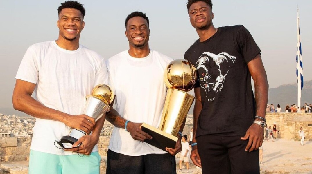 Ο Γιάννης Αντετοκούνμπο στην Ακρόπολη