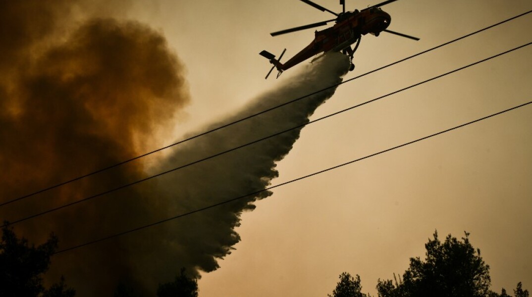 Φωτιά στα Βίλια Αττικής
