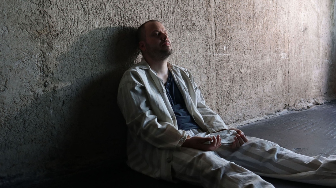 Ο Αρίσταρχος Παπαδανιήλ ερμηνεύει την μελοποιημένη ποίηση του Ιάκωβου Καμπανέλλη στη μικρού μήκους ταινία «Μαουτχάουζεν»