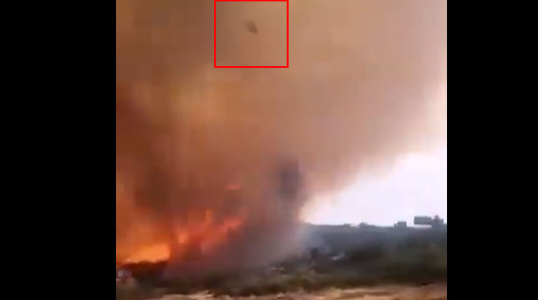 Κορμός δέντρου έχει «εκτοξευτεί» από στρόβιλο φωτιάς στα Βίλια