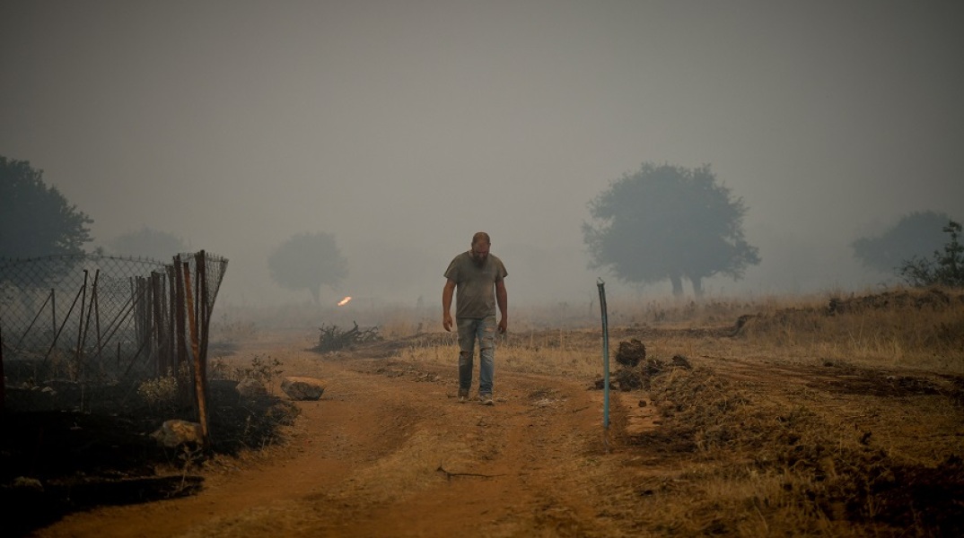 Για 5η ημέρα μαίνεται η φωτιά στα Βίλια 