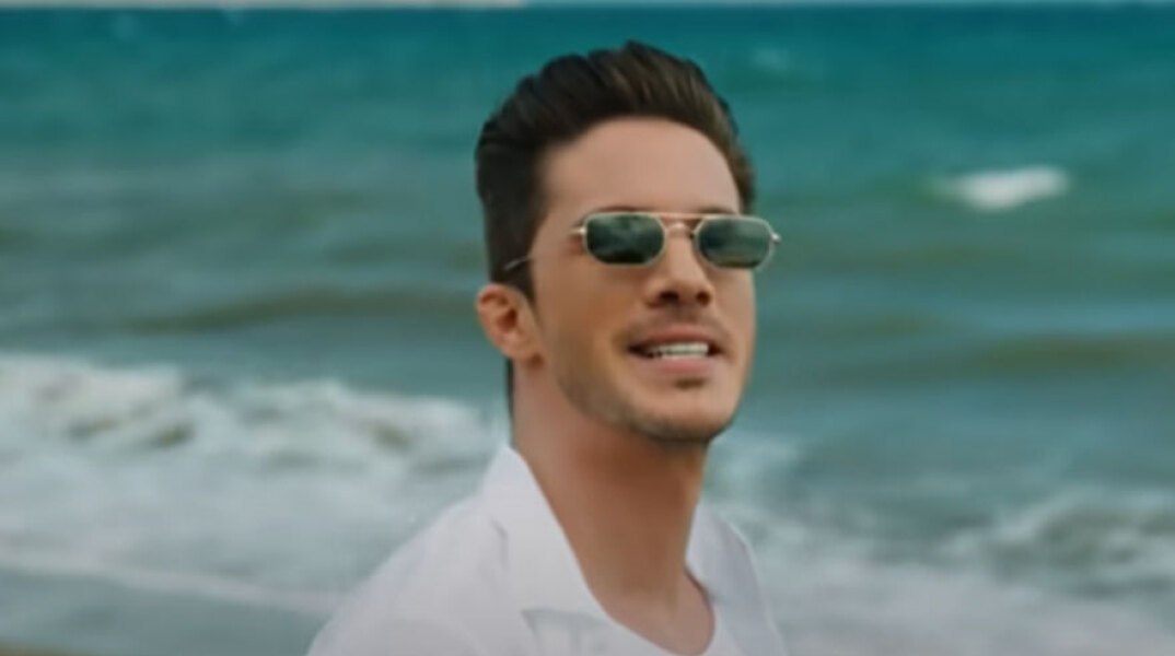 Νίκος Οικονομόπουλος (ΦΩΤΟ ΑΡΧΕΙΟΥ) - Ο τραγουδιστής αναμένεται τις επόμενες ημέρες να πάρει εξιτήριο από το νοσοκομείο όπου νοσηλεύεται με κορωνοϊό