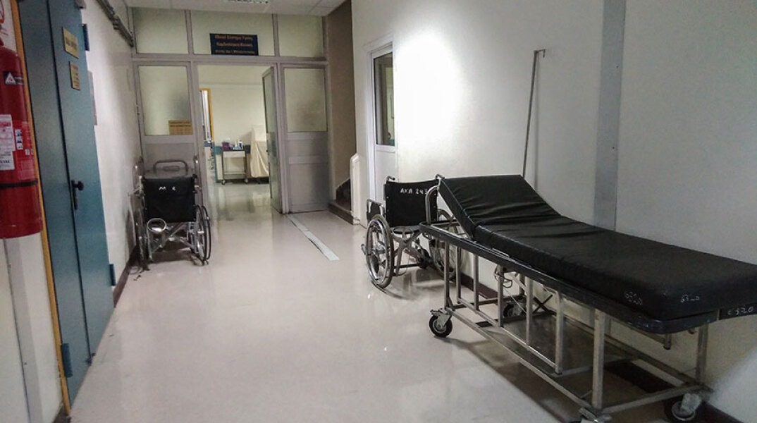 Διάδρομος νοσοκομείου (ΦΩΤΟ ΑΡΧΕΙΟΥ) - Τρεις γιατροί στις Σέρρες υπέβαλαν παραίτηση για να μην εμβολιαστούν