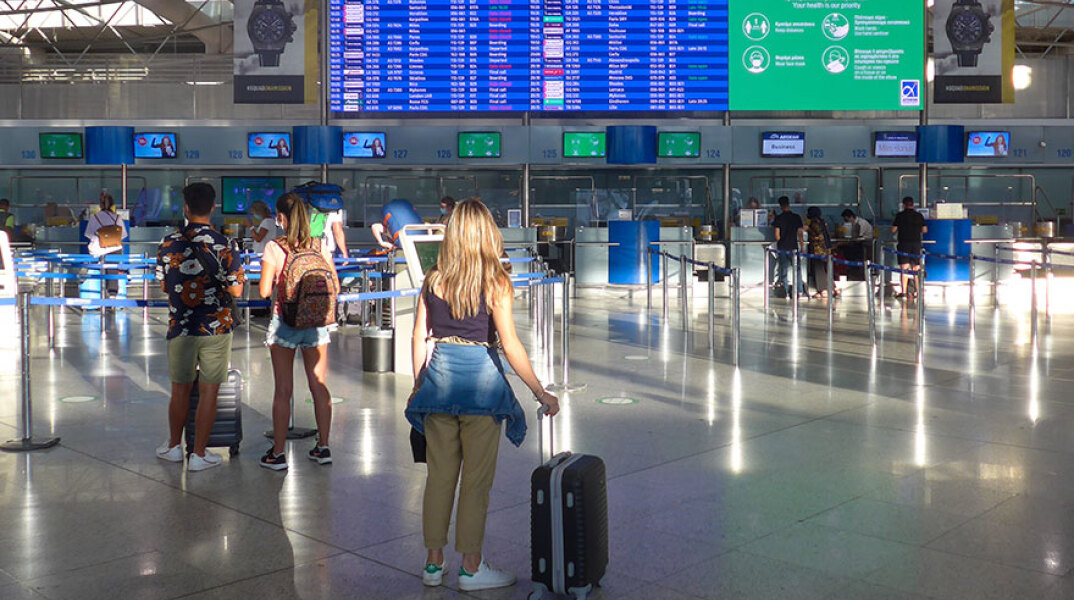 Αφίξεις και αναχωρήσεις τουριστών στο αεροδρόμιο «Ελευθέριος Βενιζέλος» με προορισμό τα νησιά