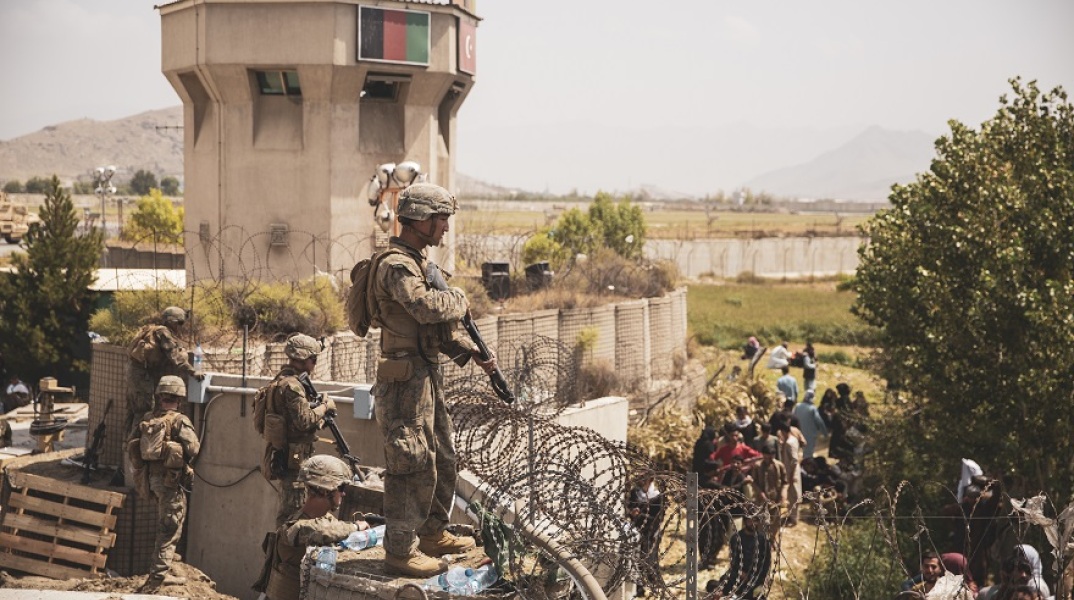 Πεζοναύτες κατά τη διάρκεια εκκένωσης στο Αφγανιστάν