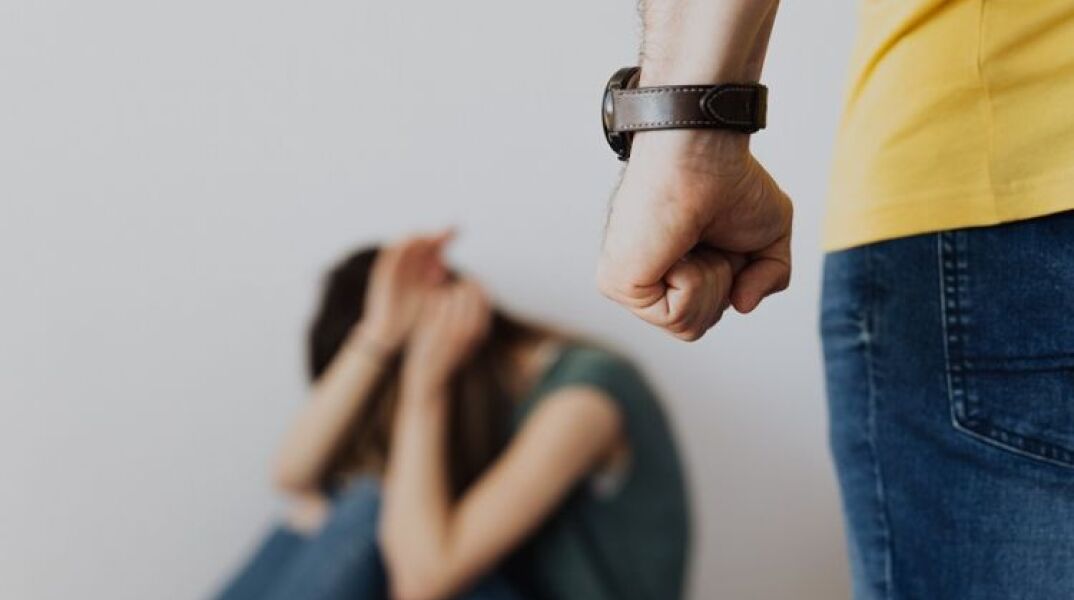 Ενδοοικογενειακή βία 