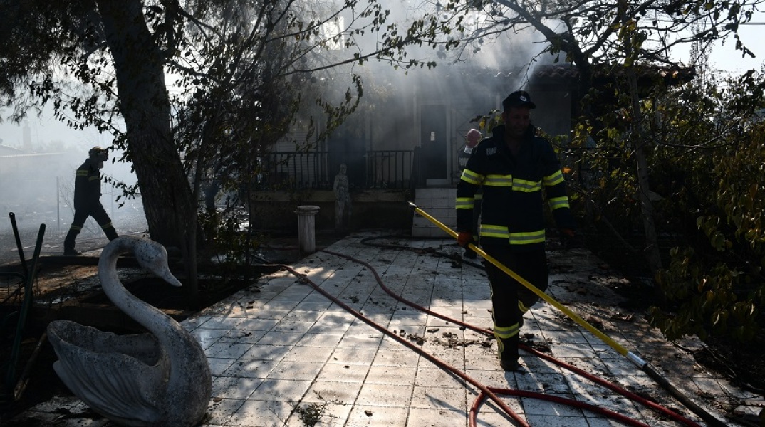 Φωτιά στα Βίλια