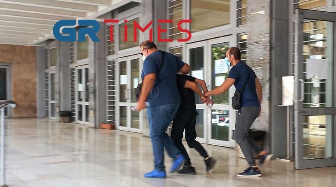 Για κακούργημα ο 25χρονος που μαχαίρωσε και σκότωσε τον σκύλο 65χρονου