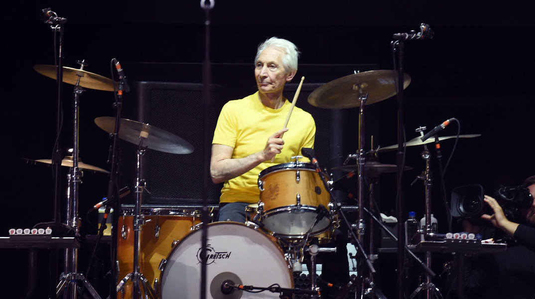 Charlie Watts 1941 – 2021: Αποχαιρετισμός στον ισόβιο ντράμερ των Rolling Stones, που άφησε την τελευταία του πνοή σε ηλικία 80 ετών