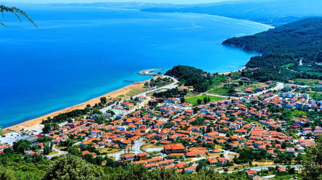 To χωριό Στρατώνι Χαλκιδικής από ψηλά © Wikipedia