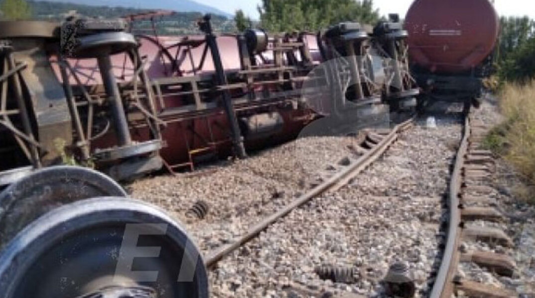 Το τρένο που εκτροχιάστηκε στις Σέρρες