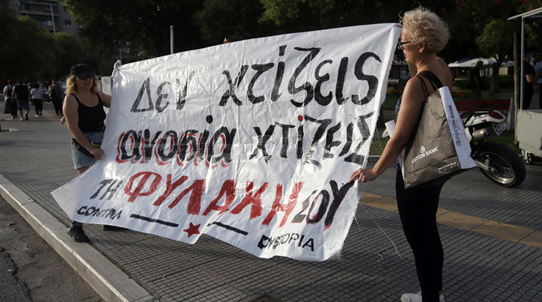 Αντιεμβολιαστές στην Αμερική και στην Ελλάδα