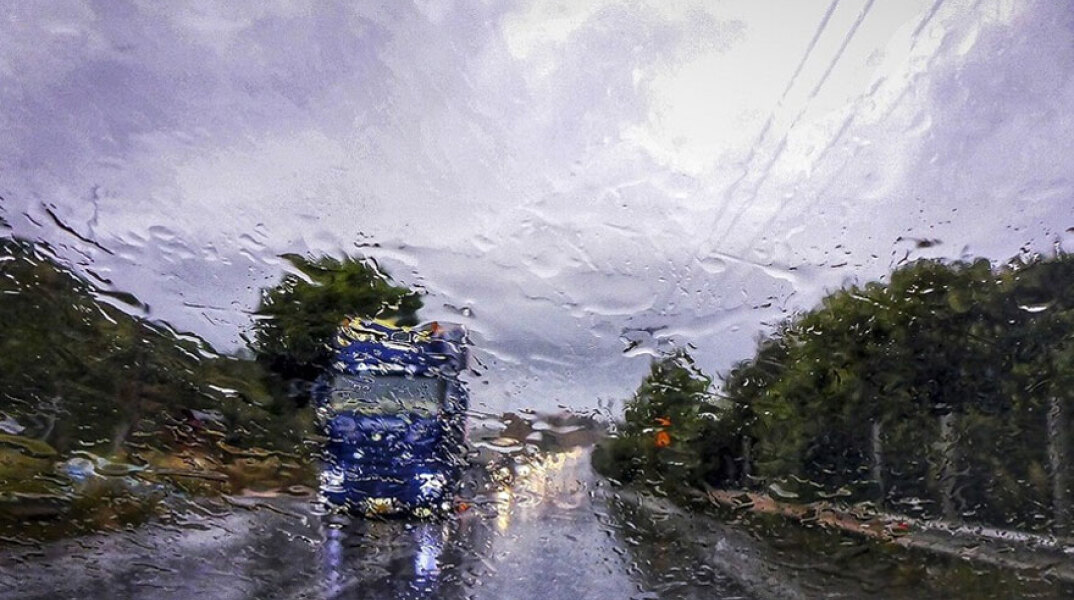 Βροχή (ΦΩΤΟ ΑΡΧΕΙΟΥ) - Βροχερός ο καιρός αύριο Σάββατο 28 Αυγούστου 2021 σε περιοχές της χώρας, σύμφωνα με την πρόγνωση της ΕΜΥ
