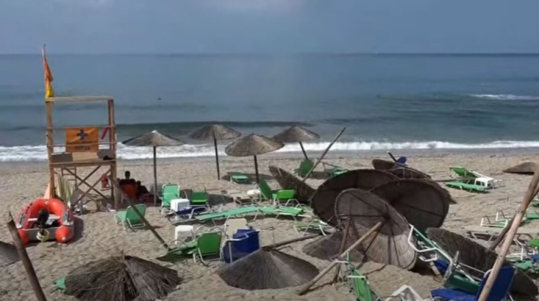 Ανεμοστρόβιλος «χτύπησε» την παραλία στην Πρέβεζα