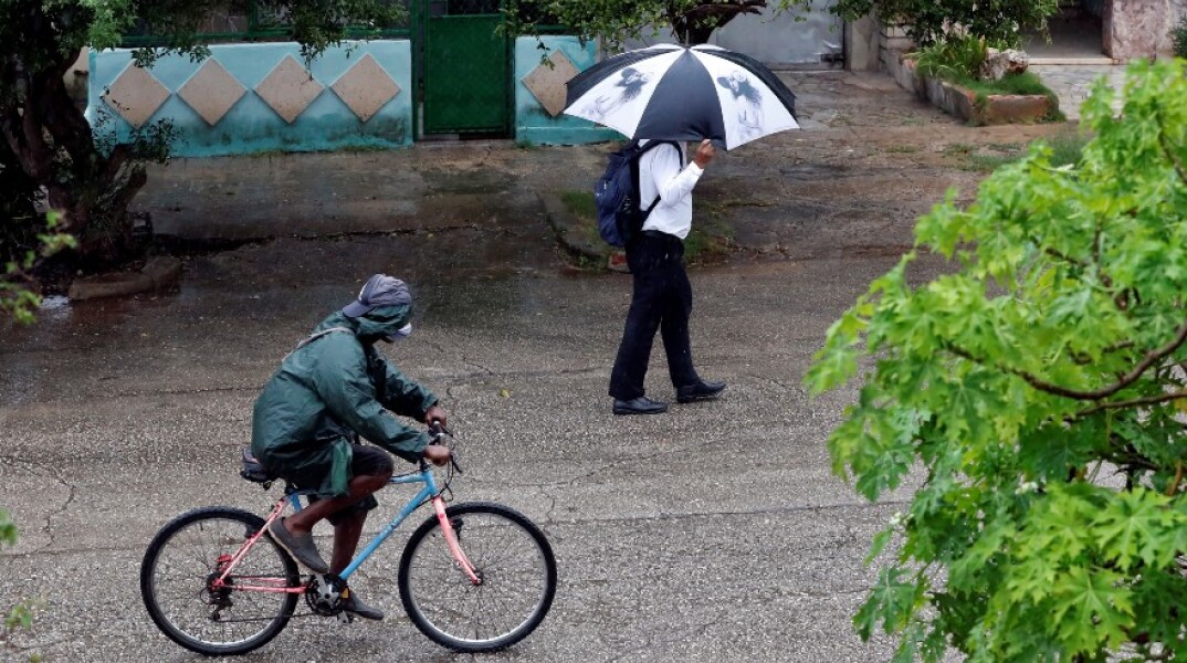 Ο τυφώνας Άιντα πλήττει την Κούβα κατευθυνόμενος απειλητικά προς την Λουιζιάνα