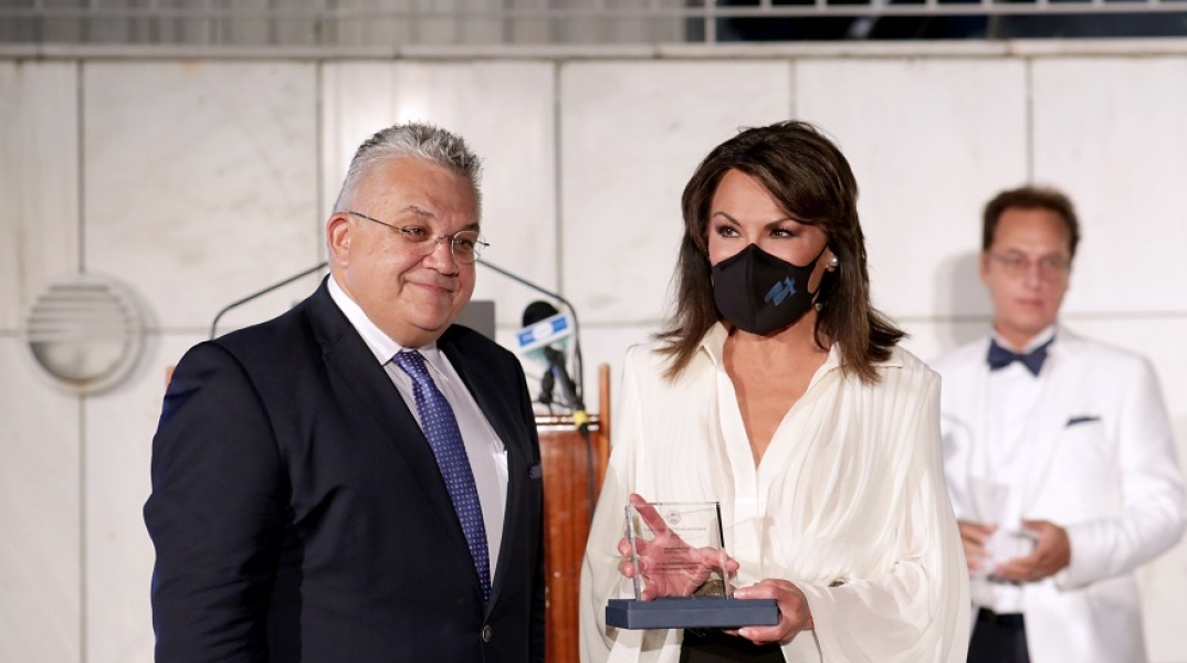 Η Πρόεδρος της Επιτροπής «Ελλάδα 2021» Γιάννα Αγγελοπούλου – Δασκαλάκη, κατά τη βράβευσή της στη Θεσσαλονίκη