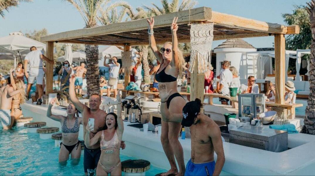 Λαμπερό party για τα 3 χρόνια Nikki Beach Resort & Spa Santorini