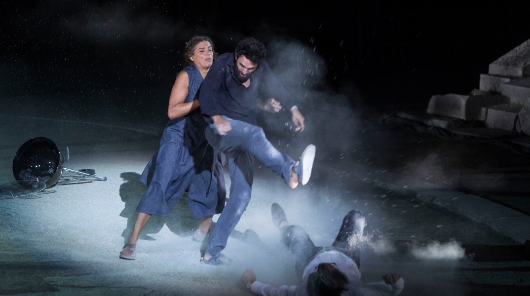 Ο ηθοποιός Renato Schuch στην παράσταση "Οιδίποδας" σε σκηνοθεσία Τόμας Όστερμάγιερ στην Επίδαυρο