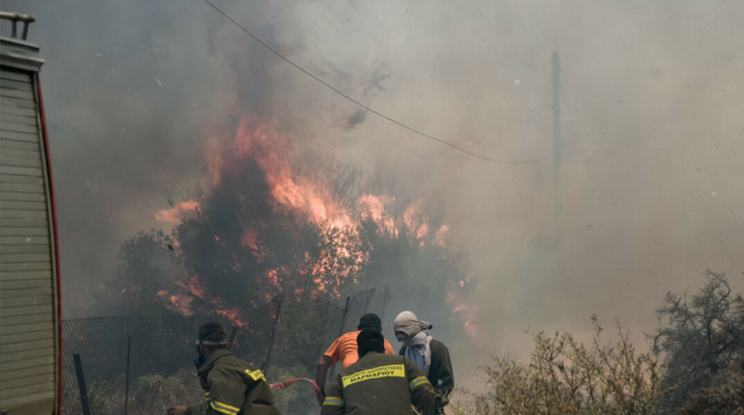 Πυροσβέστες σε δασική φωτιά (ΦΩΤΟ ΑΡΧΕΙΟΥ) - Πολύ υψηλός ο κίνδυνος πυρκαγιάς αύριο Τρίτη 7 Σεπτεμβρίου 2021