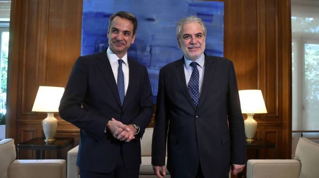 O Πρωθυπουργός Κυριάκος Μητστοτάκης με τον Υπουργό Πολιτικής Προστασίας, Χρήστο Στυλιανίδη 