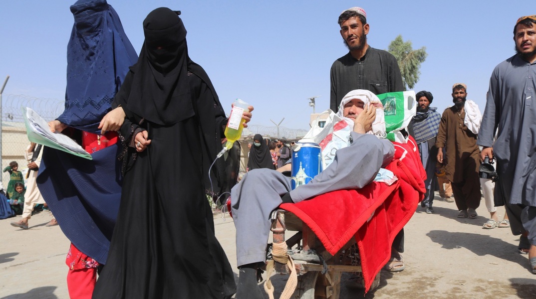 Ταλιμπάν και γυναίκες με μπούργκα στην πρωτεύουσα του Αφγανιστάν, Καμπούλ