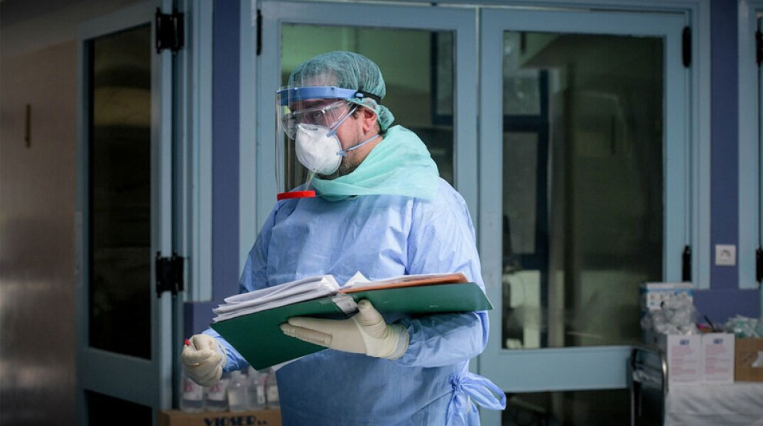 Γιατρός σε ΜΕΘ Covid-19 (ΦΩΤΟ ΑΡΧΕΙΟΥ) - Στη δημοσιότητα οι νέες μετρήσεις για τον κορωνοϊό στα λύματα