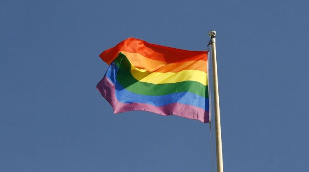 Το σύμβολο της ΛΟΑΤΚΙ κοινότητας για την οποία τραγούδησε ο Καρλ Μπιν